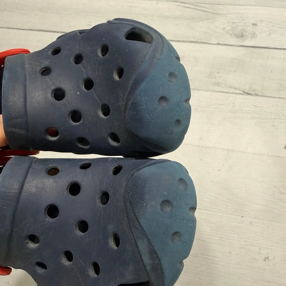 Crocs kids navy blue and red clogs little‎ kids size 10